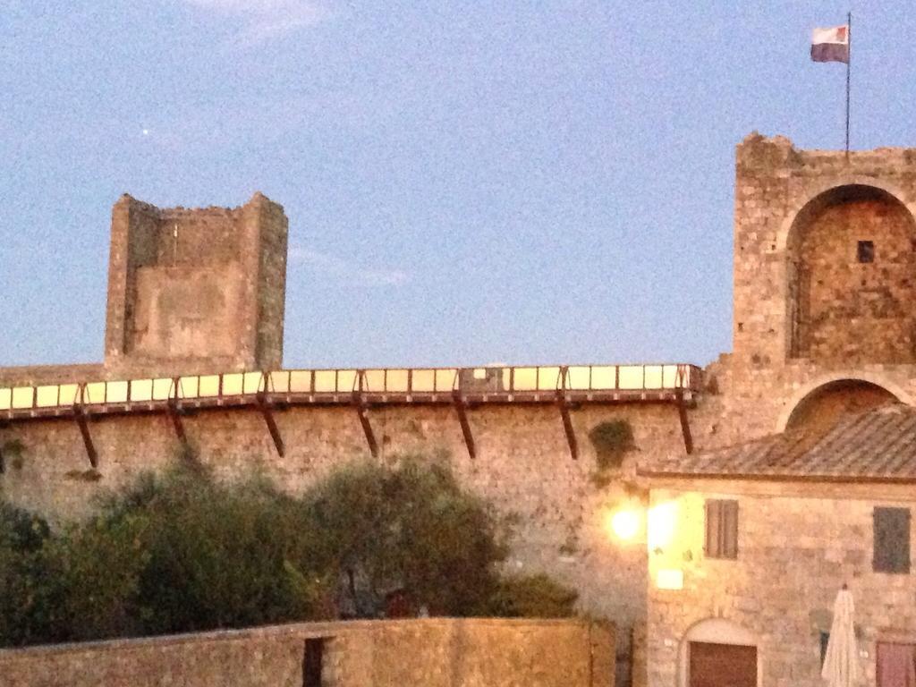 B&B In Piazza Monteriggioni Exterior photo