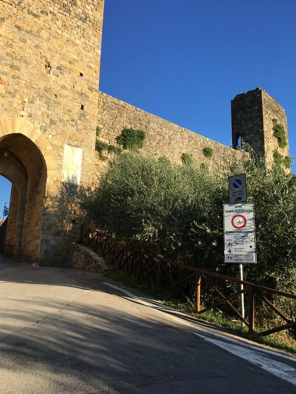 B&B In Piazza Monteriggioni Exterior photo