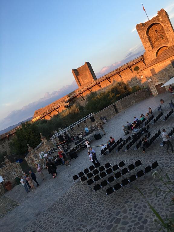 B&B In Piazza Monteriggioni Exterior photo