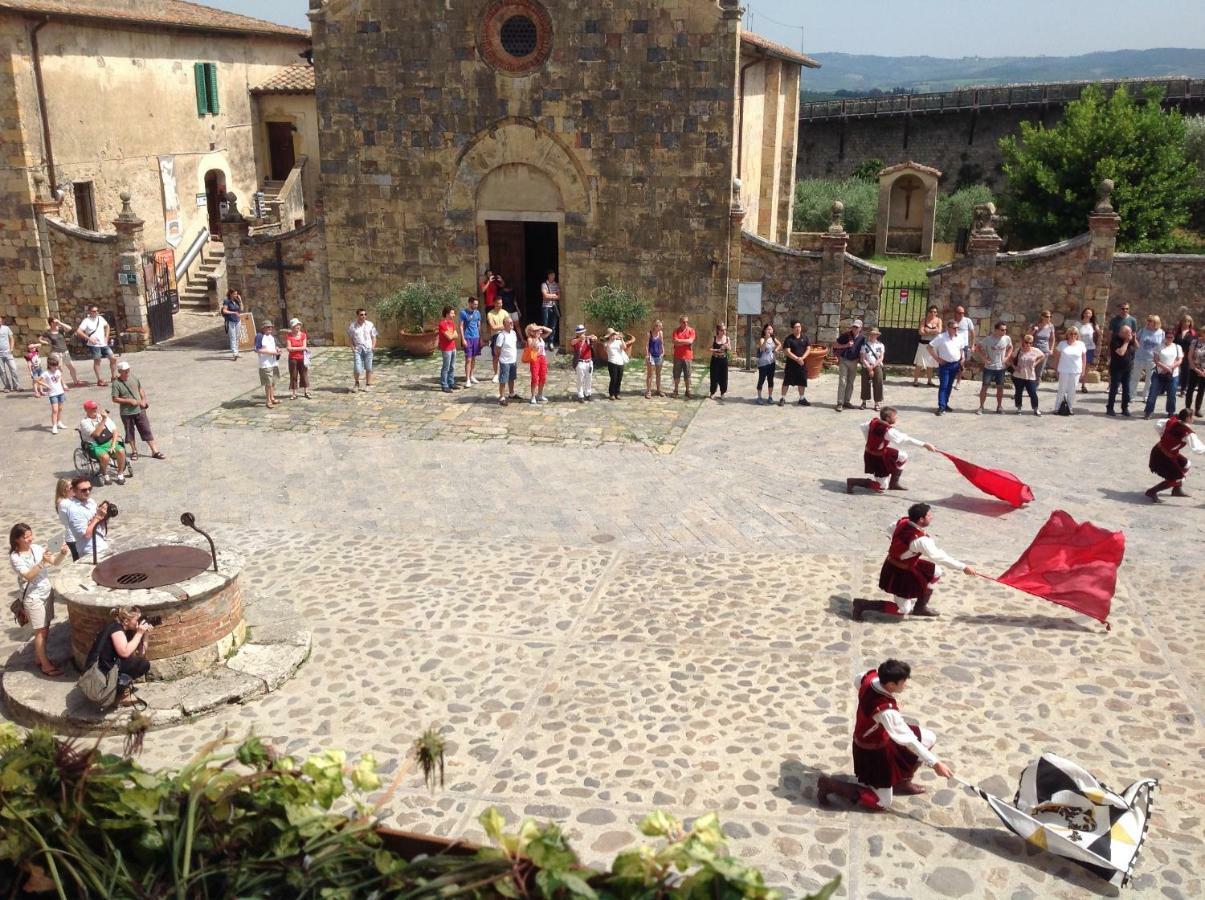 B&B In Piazza Monteriggioni Exterior photo